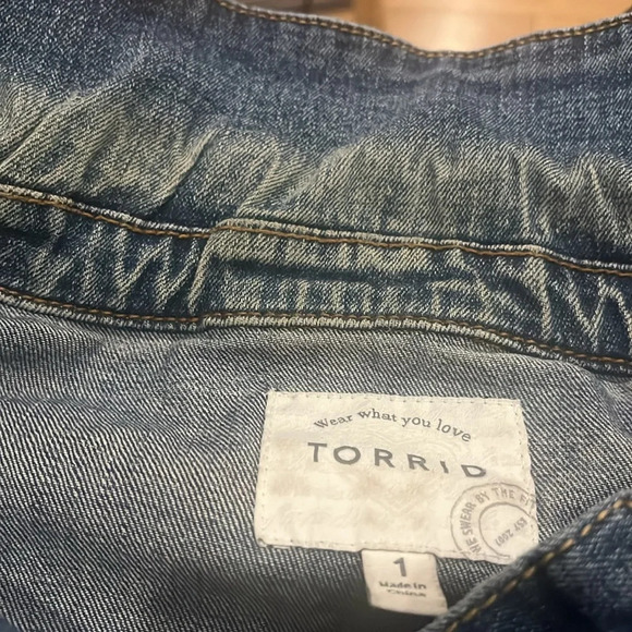 Torrid distressed denim jacket size 1 (14-16 or 1X) - Picture 3 of 8